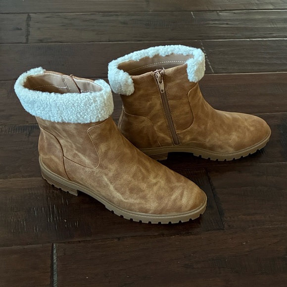 NEW Wonderly cognac ankle boots Tan and Cream Interior - Picture 1 of 4